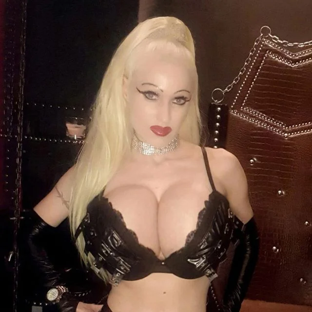 DivaBizarre111, 41 Jahre, Amateurmodel