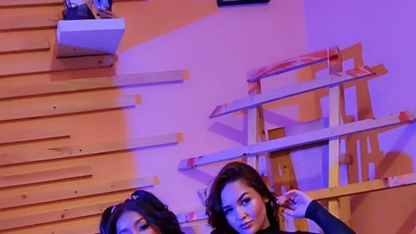 AnnieBigBoobs+HellenMonroy