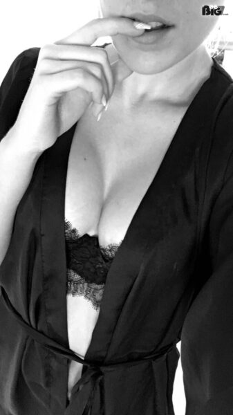 Blondemilf31